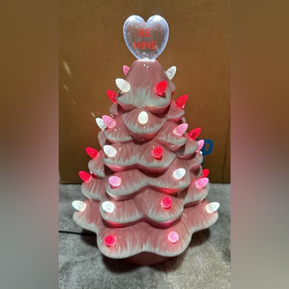 MISS VALENTINE NOSTALGIC RETRO STYLE CERAMIC PINK & CLEAR TREE - Picture 1 of 5